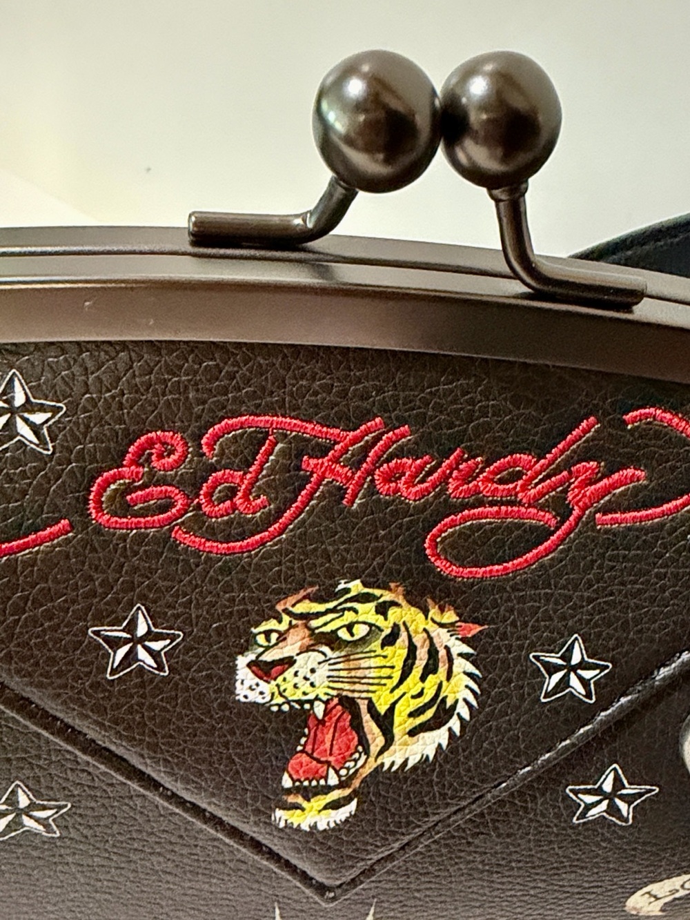 💕 Hello Gorgeous! Ed Hardy Kiss Lock Embossed Tiger Heart Skeleton-NWT - Picture 7 of 11